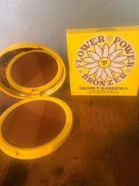 Trixie Cosmetics Flower Power Bronzer - Tan, Caramel & Brown Powder